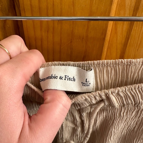 Crinkle Textured Pull-On
Wide Leg Pant - Picture 2 of 3